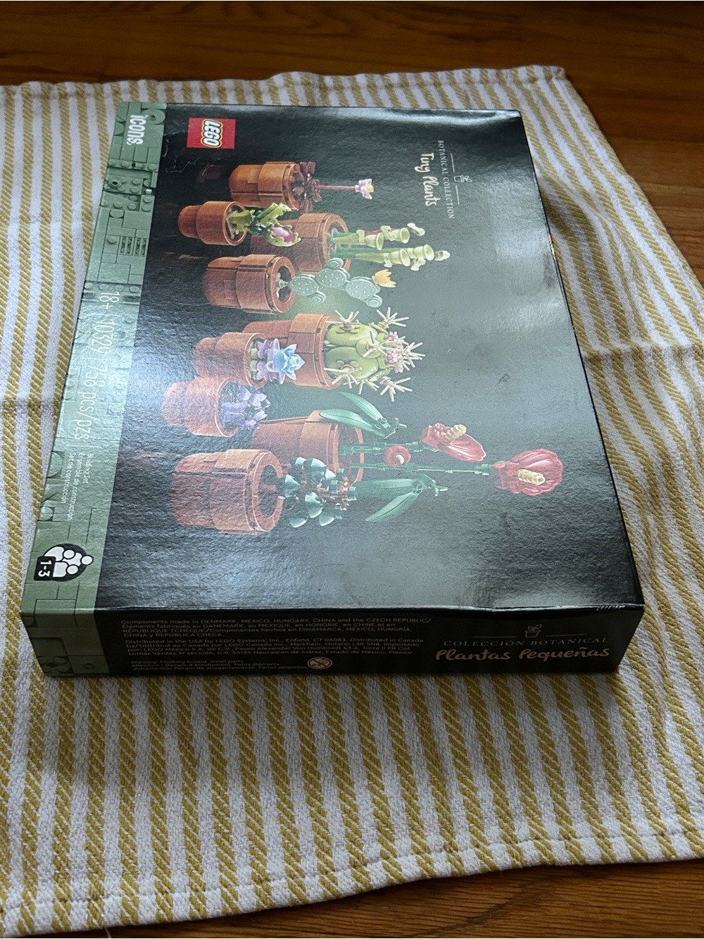 LEGO Icons Botanical Collection Tiny Plants set (10329) - Picture 7 of 11